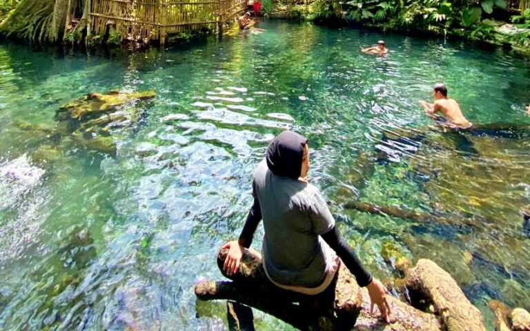 Kolam Sumber Umbulan Malang berair Jernih