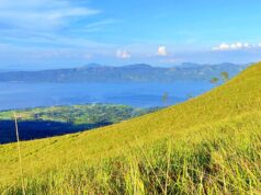 Pemandangan danau Singkarak dari Puncak Gagoan