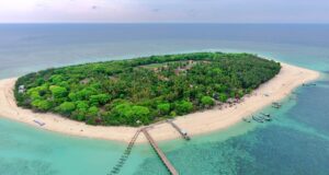 Wisatawan bisa melakukan kegiatan snorkeling di sekitar pantai Gili Labak