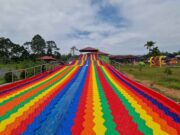 Wahana rainbow slide di Alaska Park Banjarbaru