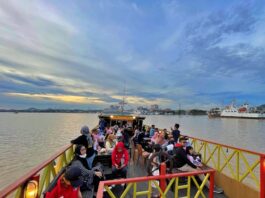 Kapal Wisata Susur Sungai Mahakam