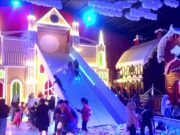 Permainan seluncuran besar di Puncak Fantasy Land