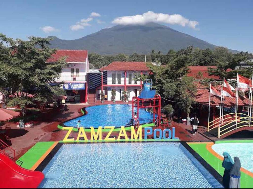 View Gunung Ciremai jika dilihat dari Zam Zam Pool