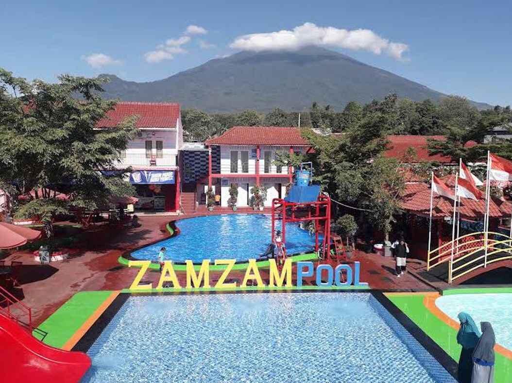 View Gunung Ciremai jika dilihat dari Zam Zam Pool