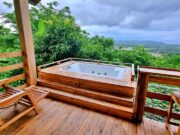 Balkon lodge di Ciletuh Hills dengan jacuzi menghadap ke perbukitan Geopark Ciletuh