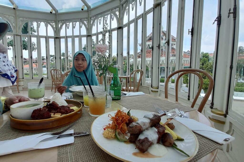 Restoran Pracima Tuin menyajikan menu favorit Pura Mangkunegaran