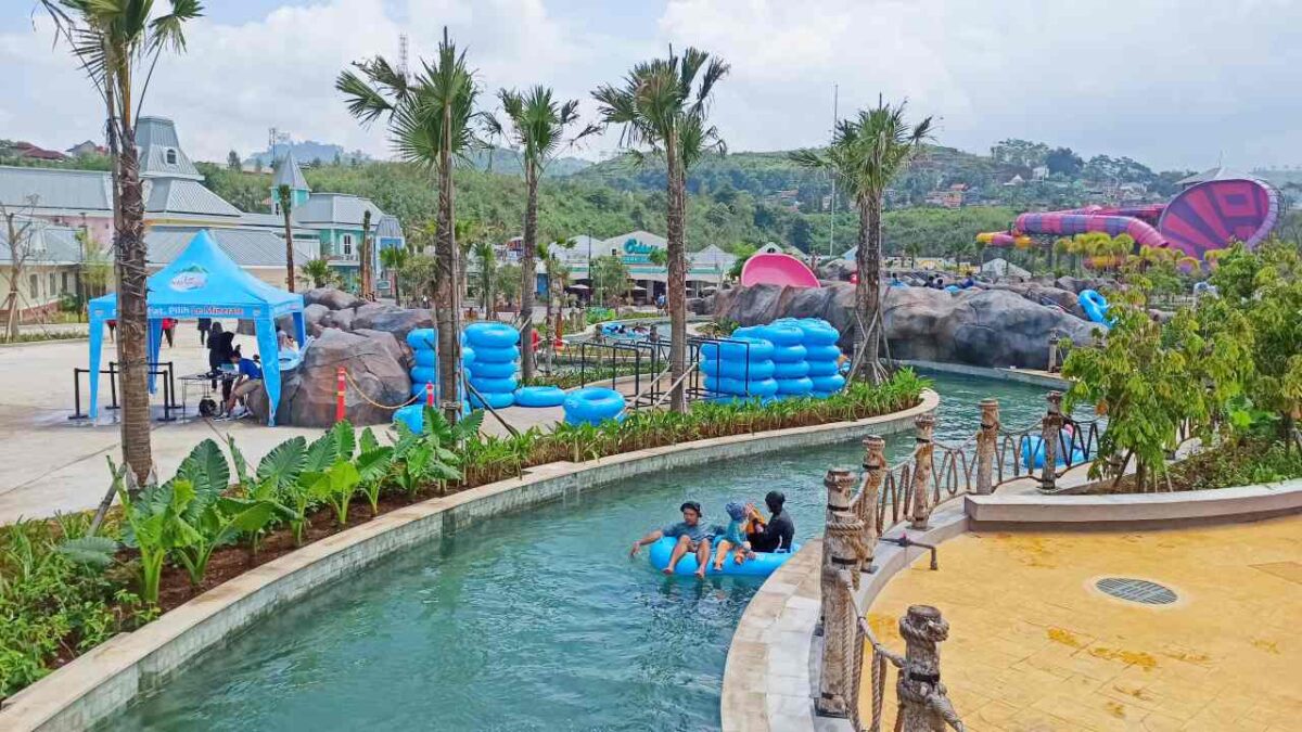Kolam lazy river di Wahoo Waterworld Bandung