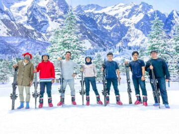 Bermain ski di Trans Snow World Makassar
