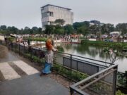 Kolam ikan yang luas di Cibis Park