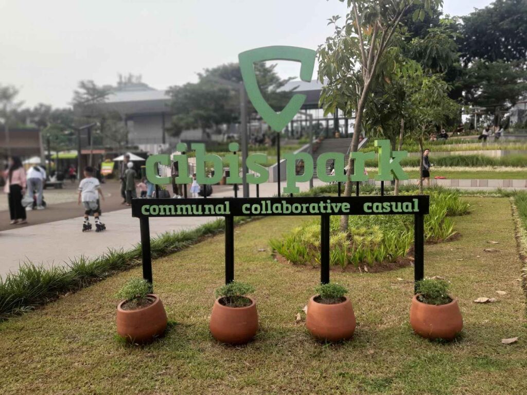 Tempat wisata Cibis Park, taman hijau di Jakarta
