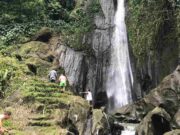 Air terjun Kuning setinggi 25 meter