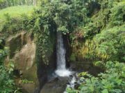 Sumampan Waterfall airnya sejuk dan menyegarkan