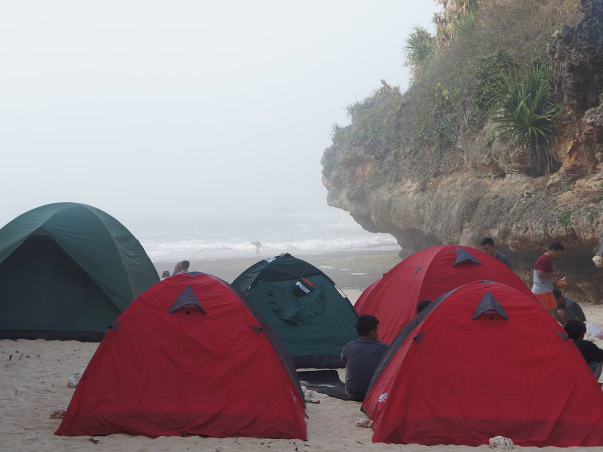 Camping di Pantai Srakung