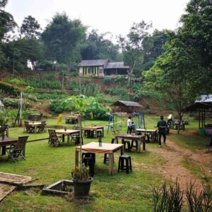 Area makan dan playground Kampung Konservasi Rimbun