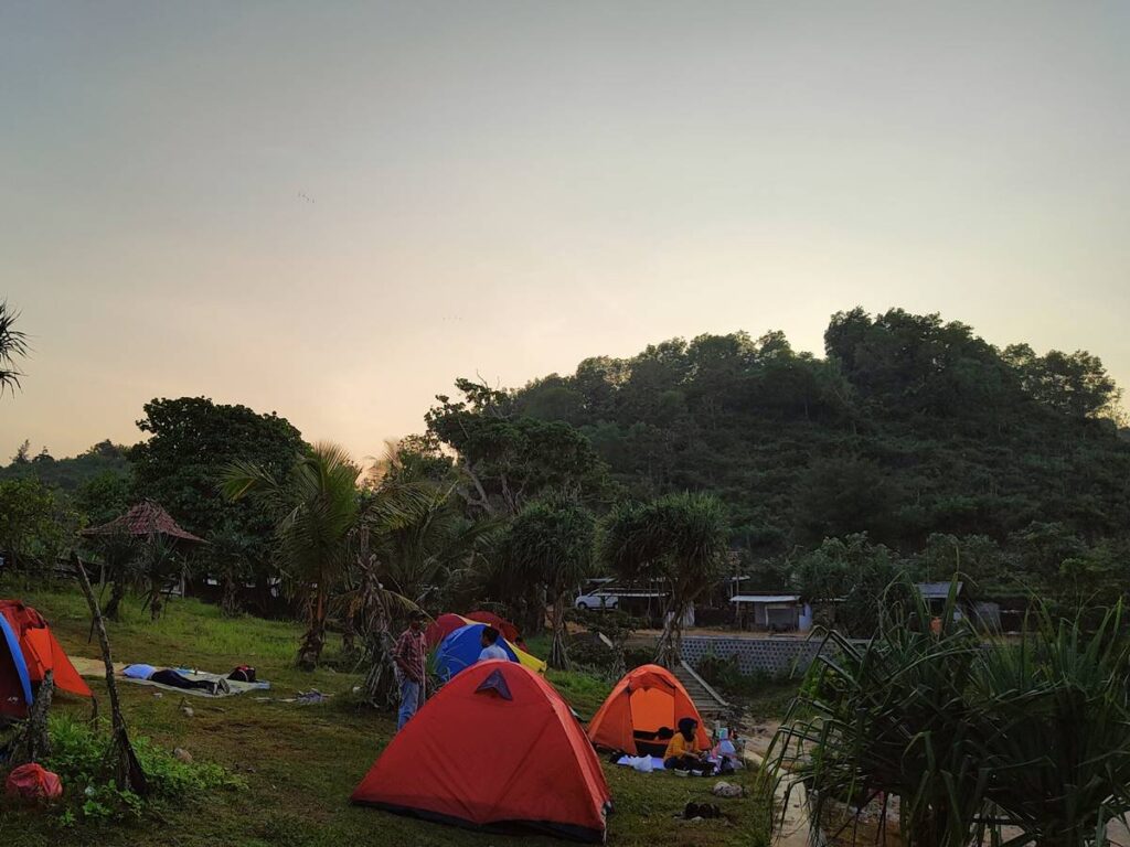 Area camping Pantai Torohudan