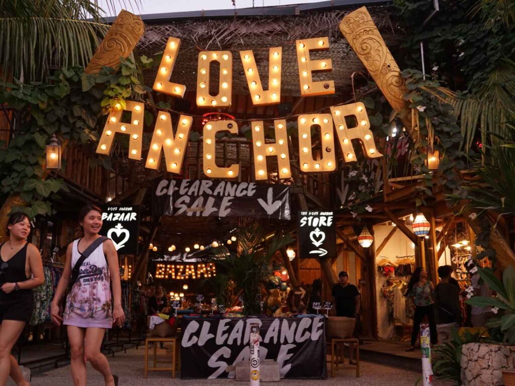 Love Anchor merupakan tempat berbelanja dengan nuansa instagrammable