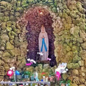 Patung Bunda Maria di Gua Maria Bukit Kanada