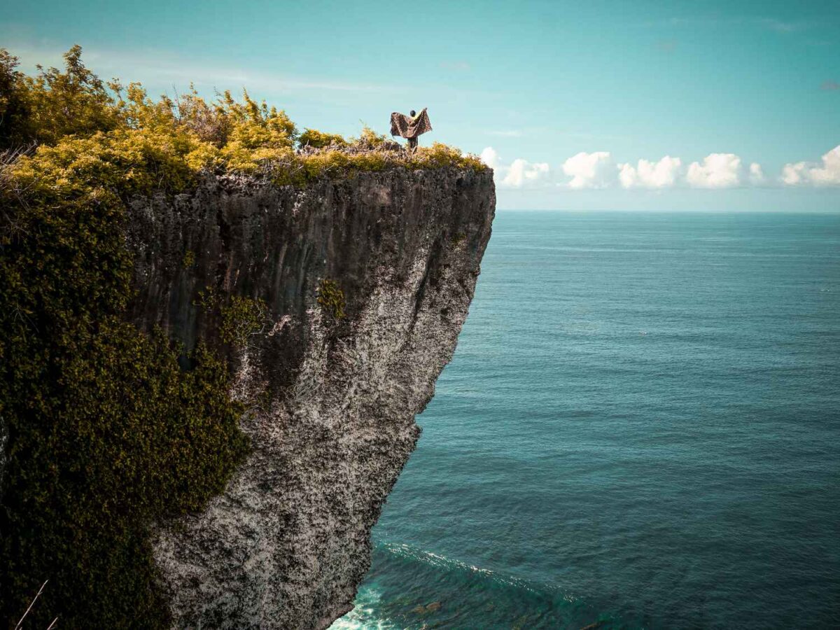 Tebing Karang Boma menjadi spot foto instagrammable