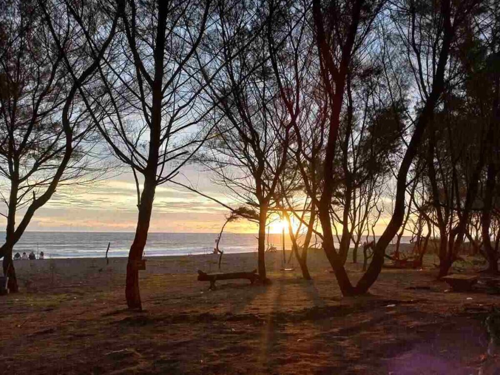 Sunset di Pantai Cangkring