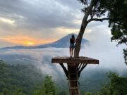 Wisatawan dapat menikmati sunrise di Lahangan Sweet