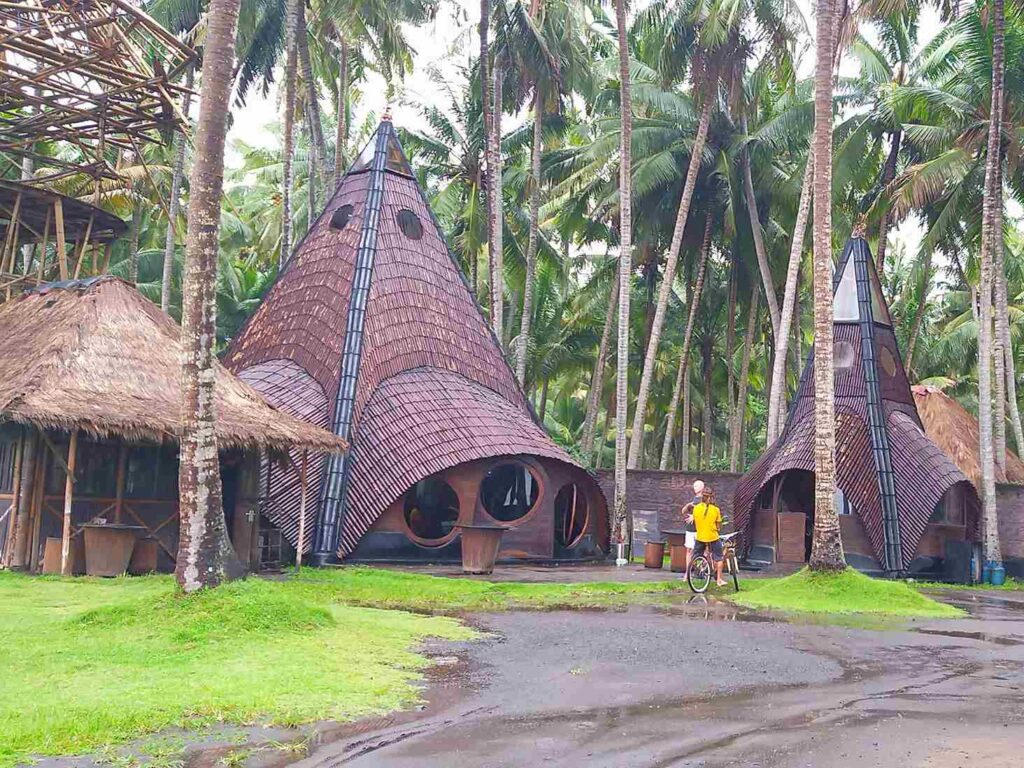 Bangunan-bangunan unik berbentuk kerucut di Bali Chocolate Factory