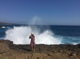 Devil's Tear merupakan wisata pantai dengan deburan ombak yang ganas