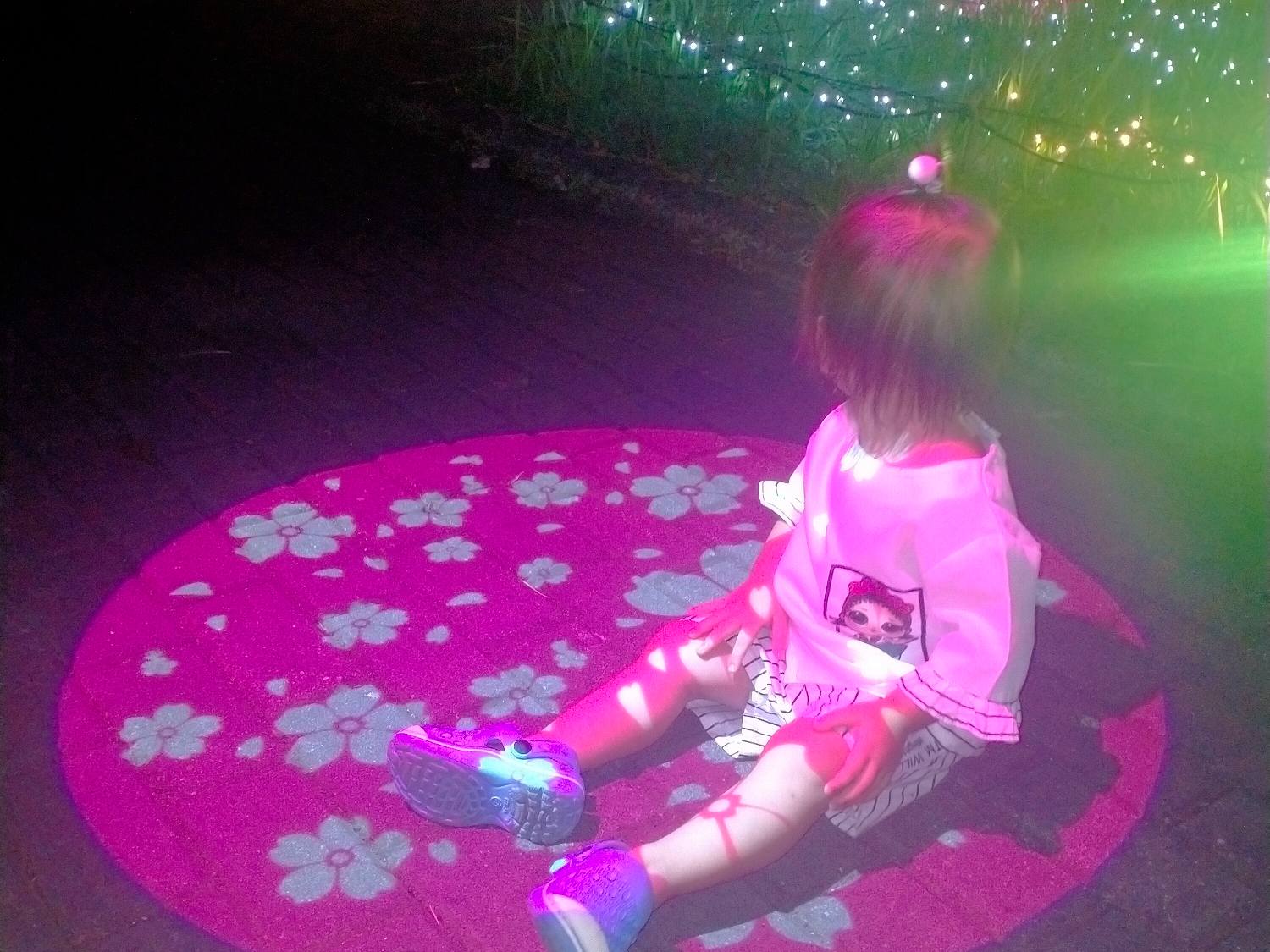 Pengunjung anak-anak pasti akan gembira bisa bermain di Sakura Park Aeon Mall