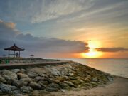 Sunrise yang indah di Pantai Sindhu