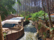 Tenda-tenda glamour camping - glamping di tepi sungai Muara Rahong Hills