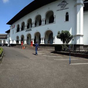 Gedung Museum Pos Indonesia yang masih satu area dengan Gedung sate