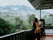 Pemandangan Gunung Salak dan Gunung Halimun dari Kebunsu Bogor