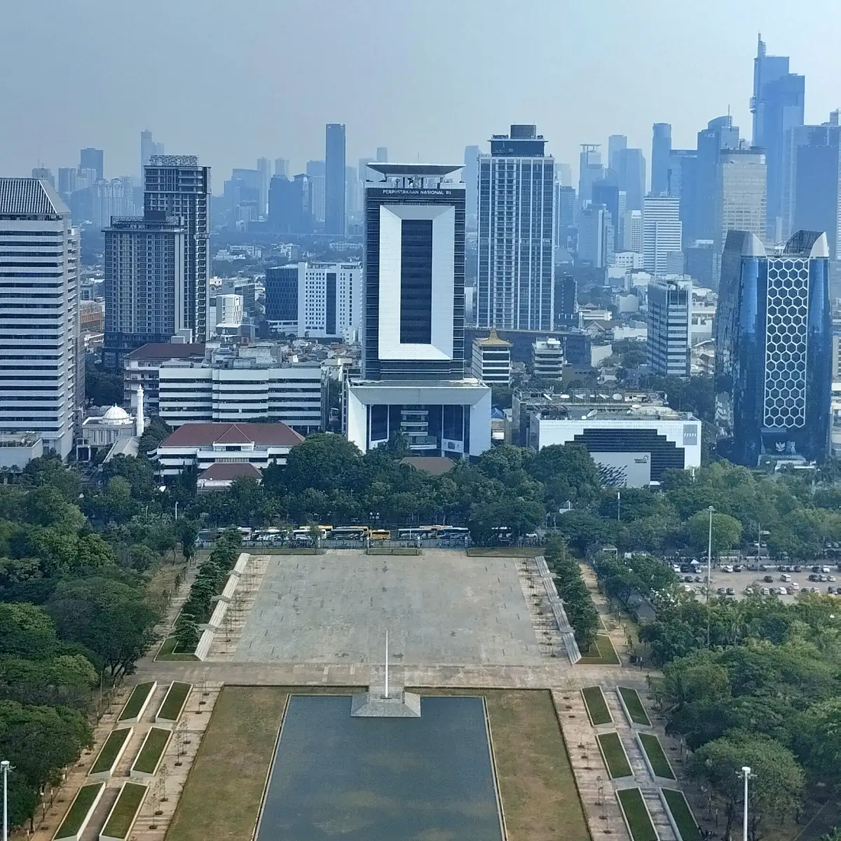 Pemandangan ibukota Jakarta dari Puncak Monas