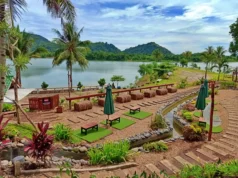 Menikmati pemandangan danau dari lanakila lake