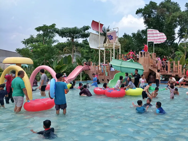 Kiddy Pool kolam dan wahana khusus untuk anak-anak di Tropikana Waterpark Cimone