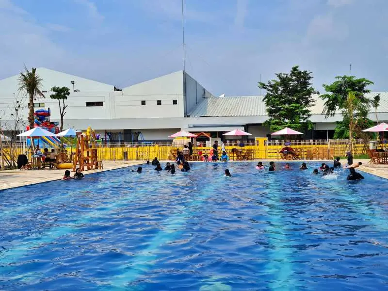 Kolam Mini Olympic di Tropikana Waterpark Cimone tempat bagi yang ingin berenang