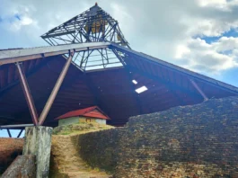 Bangunan benteng Somba Opu yang menyimpan sejarah namun terlihat tak terawat.