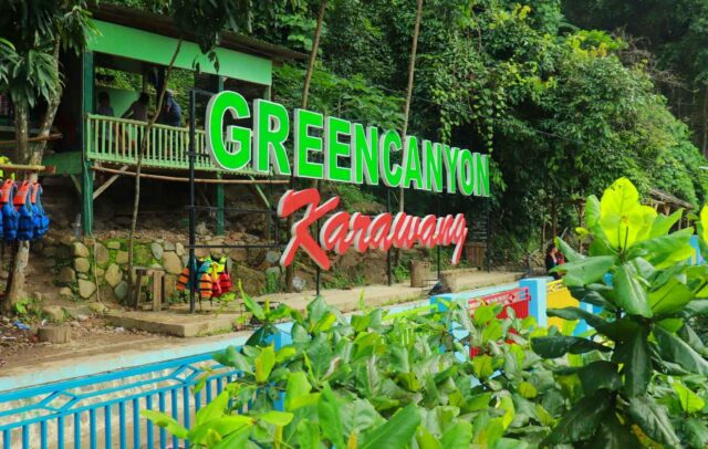 Papan nama Green Canyon Karawang