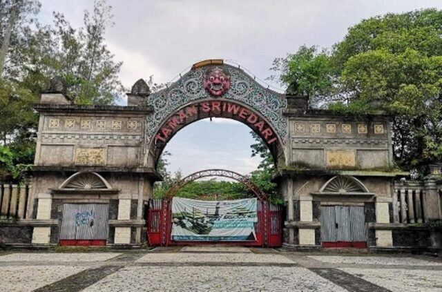 Pintu masuk Taman Sriwedari