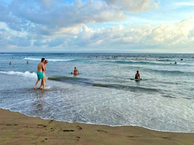 Ramai wisatawan di Pantai Pererenan