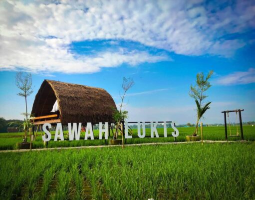 Papan nama kafe Sawah Lukis