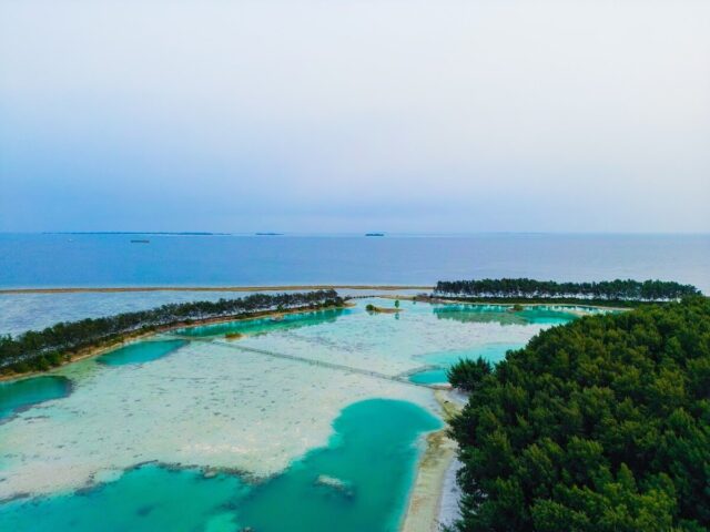 Pulau Payung dengan terumbu karang yang indah