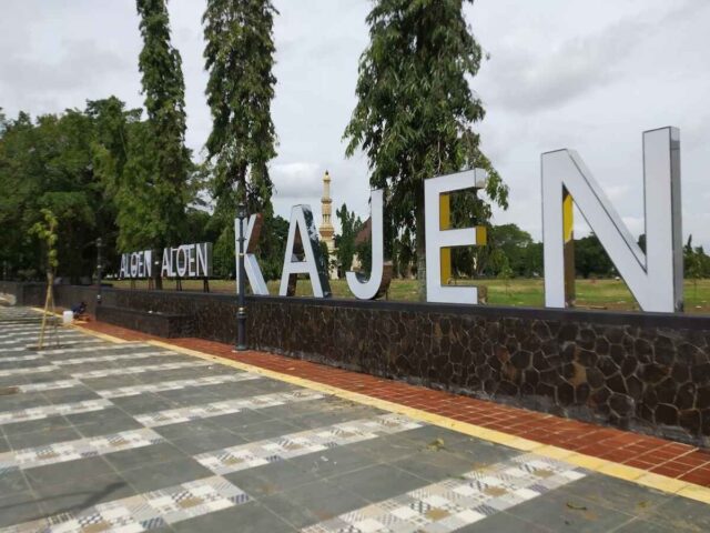 Suasana Alun-alun Kajen Pekalongan - Foto: Google Maps/Dame Sukma