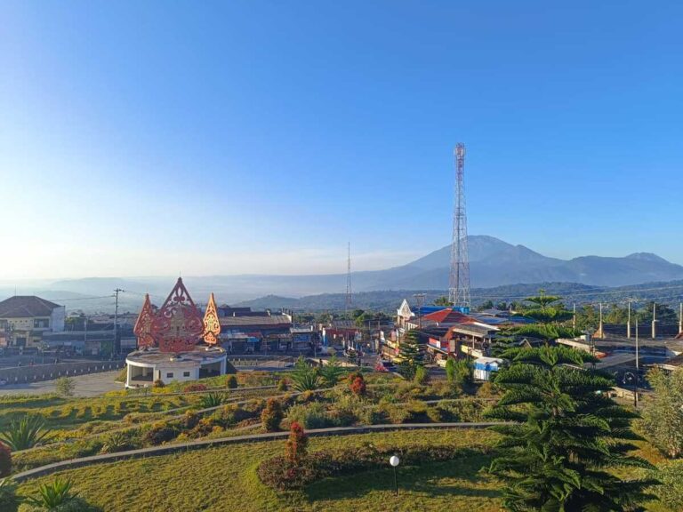 Suasana sejuk di Alun-alun Bandungan Semarang - Foto: Google Maps/Merlina