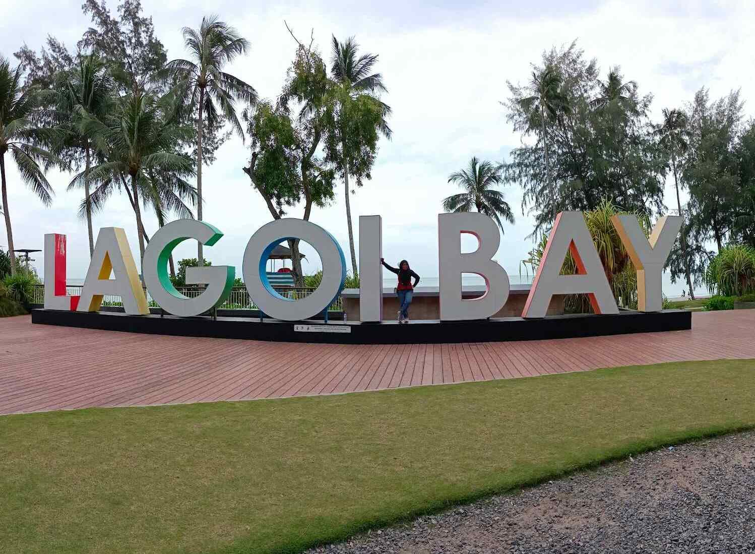 Papan nama Lagoi Bay