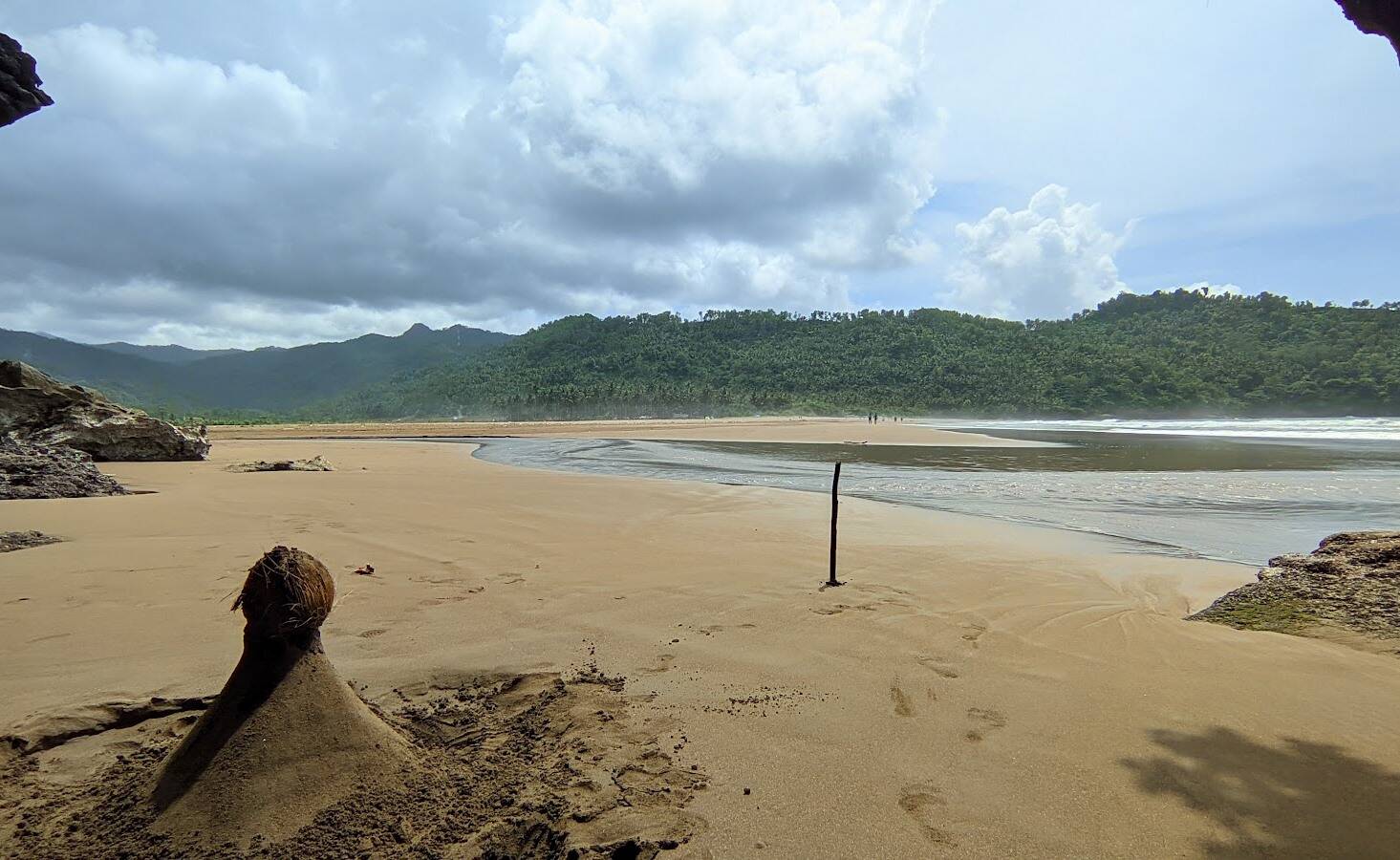 Pantai Kebo berpasir putih