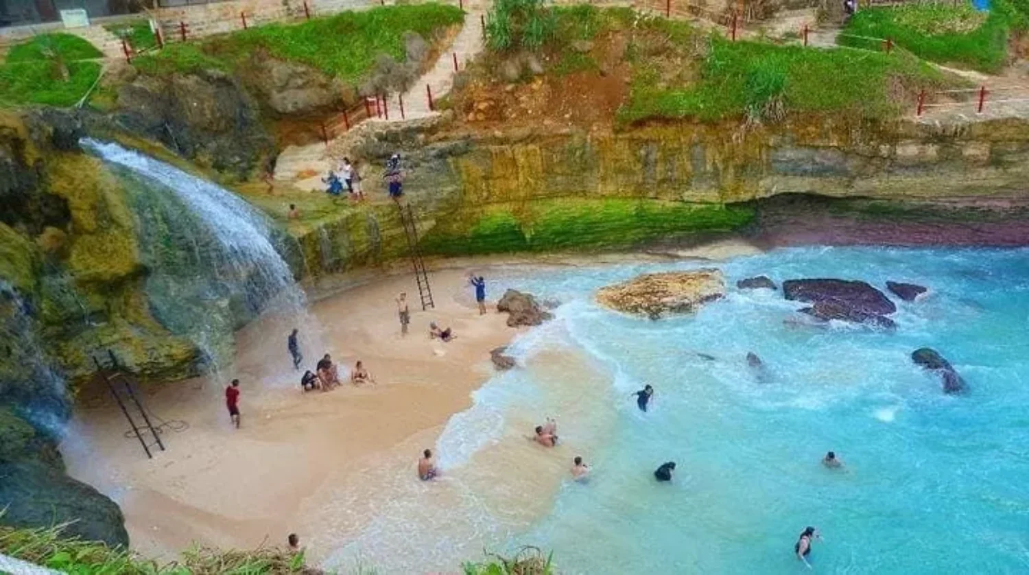 Pantai Terbaik di Pacitan